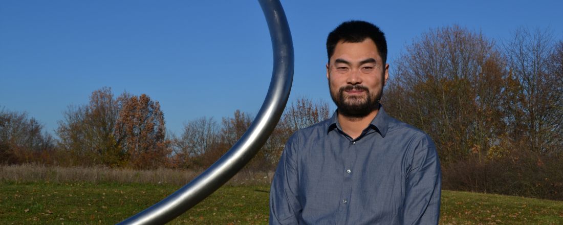 Der Weiterbildungsteilnehmer Wei Fu am Campus der Universität Bayreuth