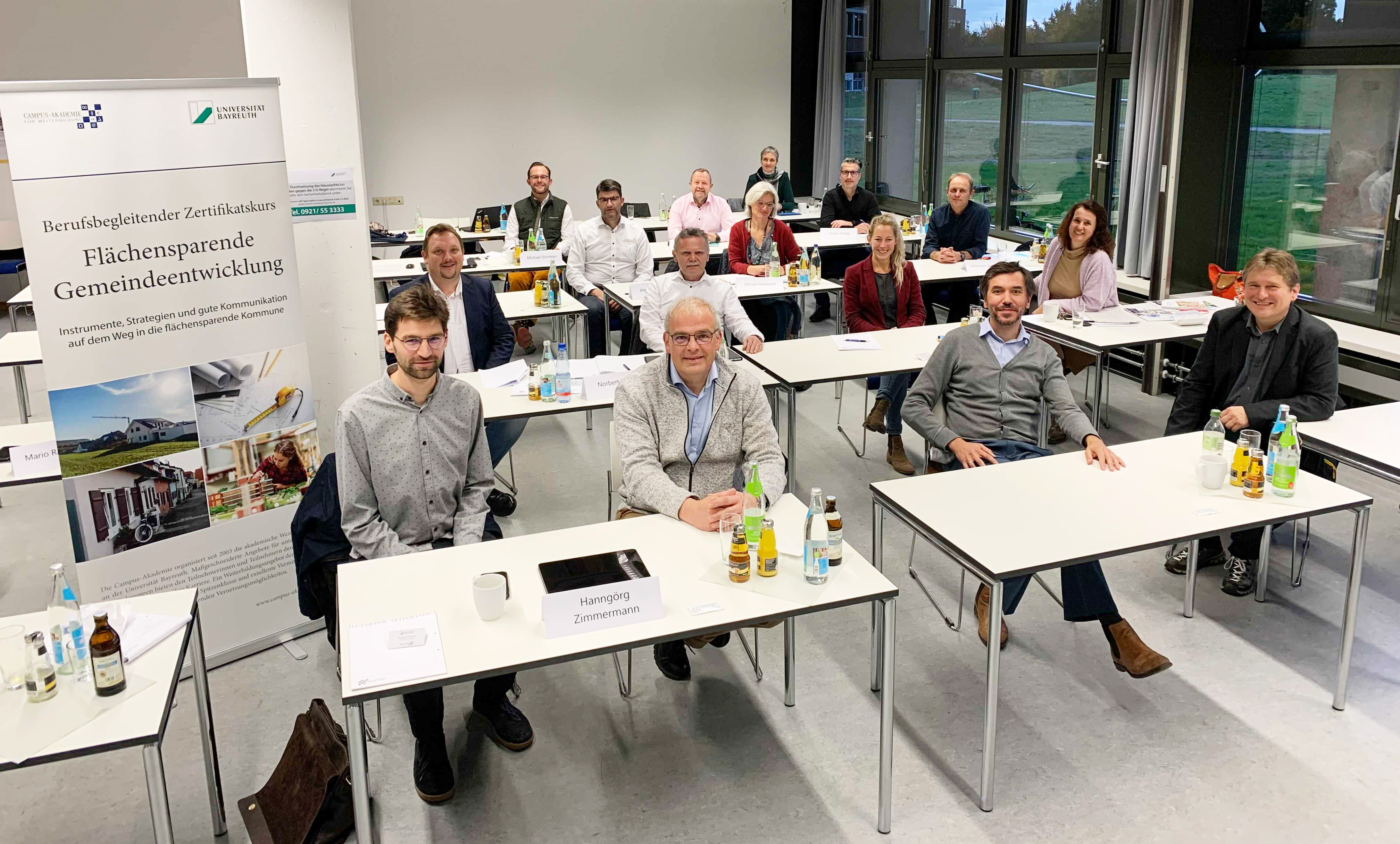 Teilnehmende und Dozierende des Kurses "Flächensparende Gemeindeentwicklung" bei der Campus-Akademie der Universität Bayreuth