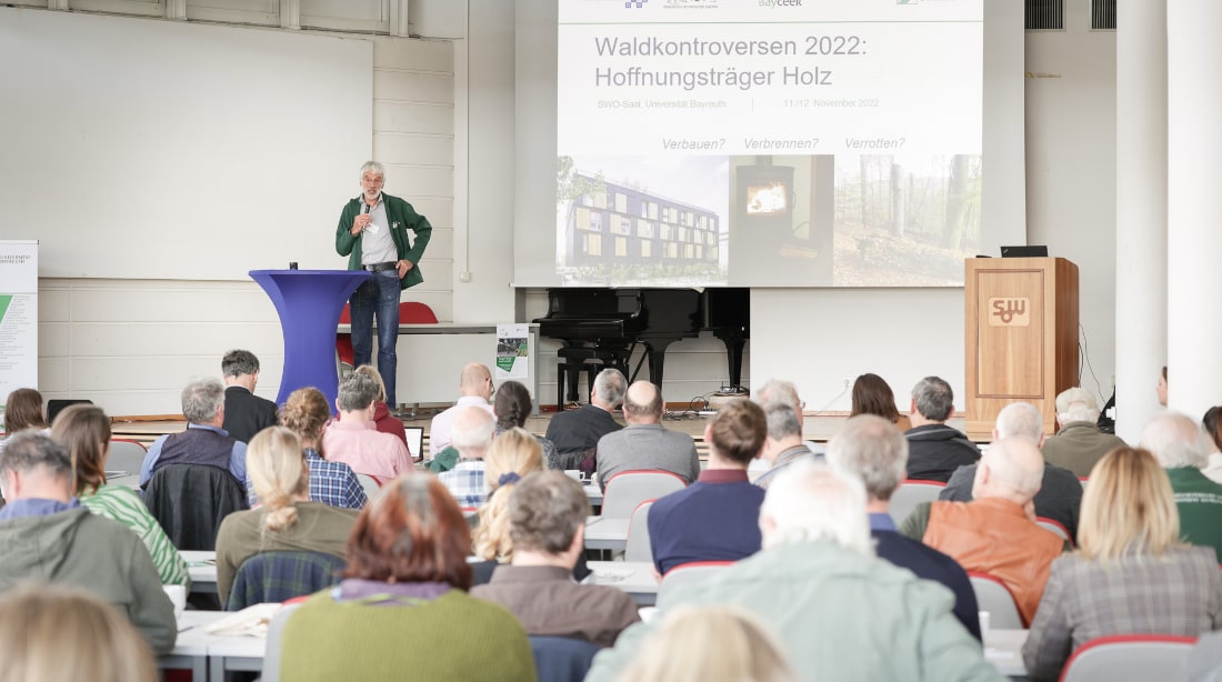Dr. Gregor Aas vom ÖBG Bayreuth beim Forum Waldkontroversen 2022