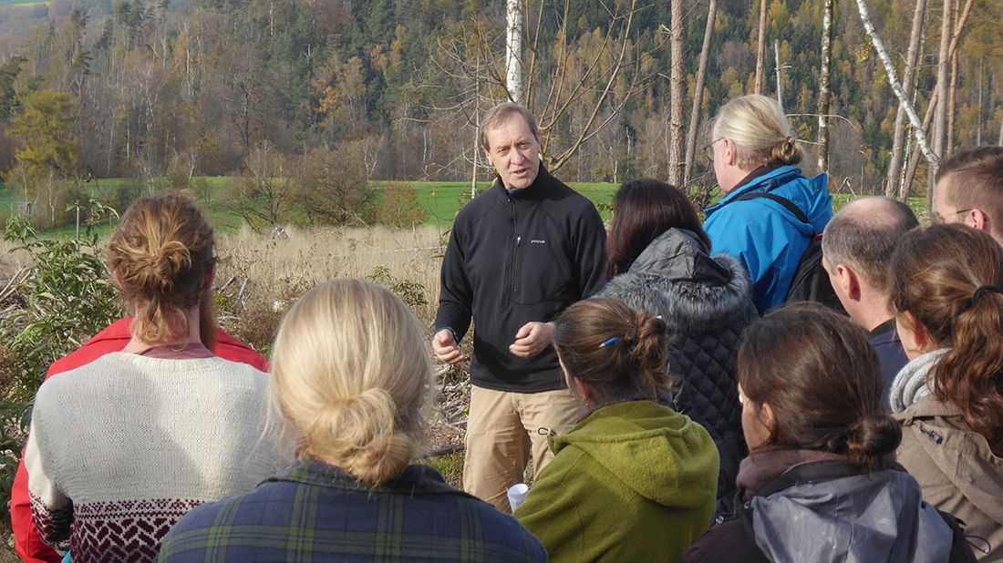 Die Gruppe des Forums Waldkontroversen 2022 im Stadtwald Kulmbach