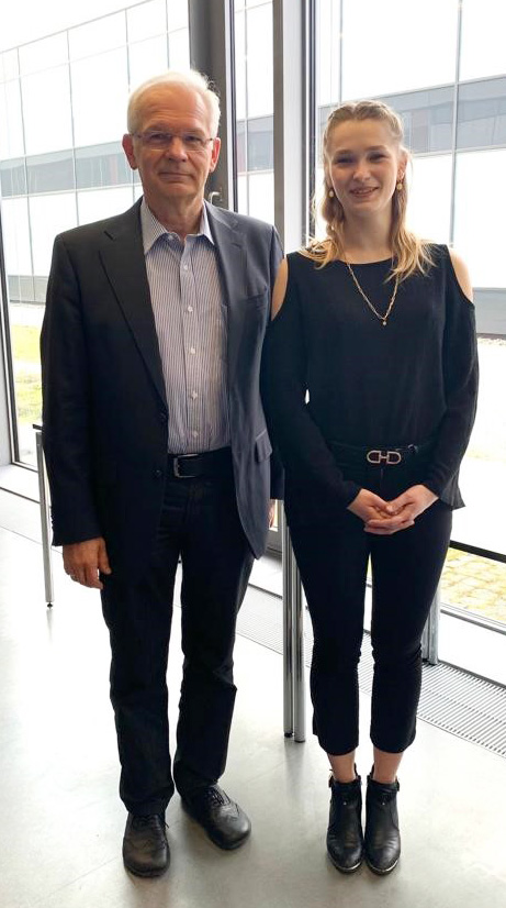 Prof. Dr. Jörg Schlüchtermann von der Universität Bayreuth und Melanie Schlüchtermann, ausgebildete Schauspielerin, vermitteln ihr Wissen in dem berufsbegleitenden Seminar „Verhandlungstraining“.