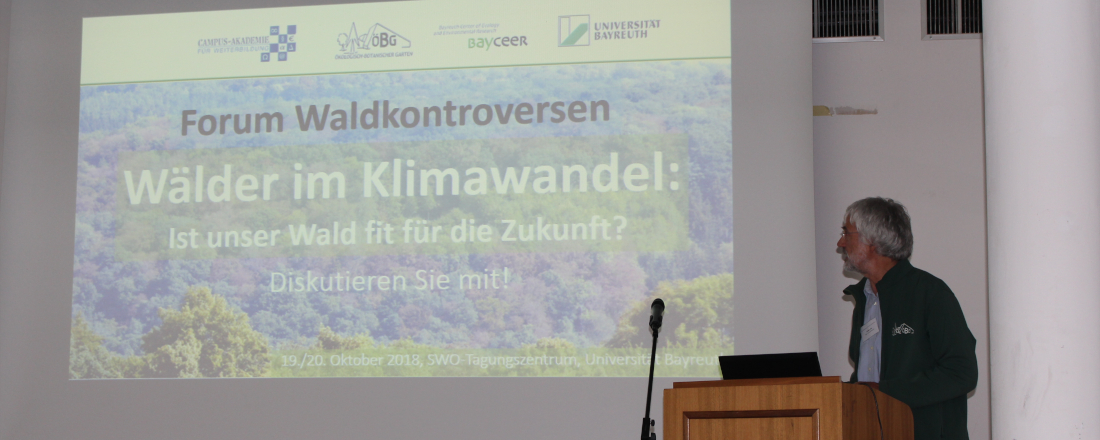 Dr. Gregor Aas hält Vortrag beim Forum Waldkontroversen