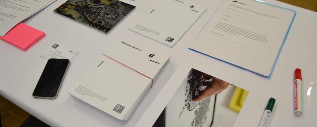 Flyer, Broschüren und Anmeldeformulare des Zertifikatskurs Inklusive Kultureinrichtungen 2019 der Campus-Akademie der Universität Bayreuth