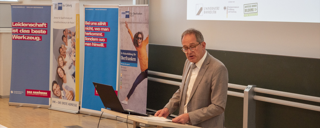 Stefan Leible hält Rede bei der QuoRO Konferenz