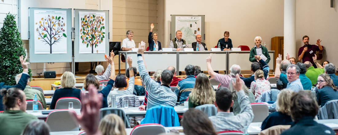 Podiumsdiskussion und Abstimmung bei Forum-Waldkontroversen 2019 der Campus-Akademie der Universität Bayreuth