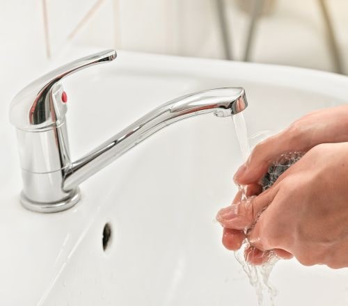 Hygienemaßnahmen wie regelmäßiges Händewaschen sind Pflicht während Präsenzveranstaltungen.